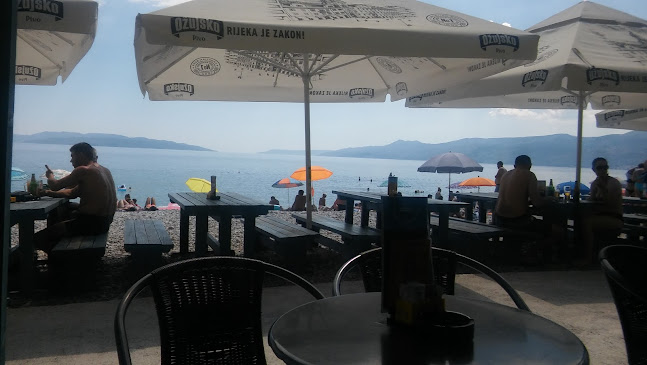 Stolovi i more na Kantridi